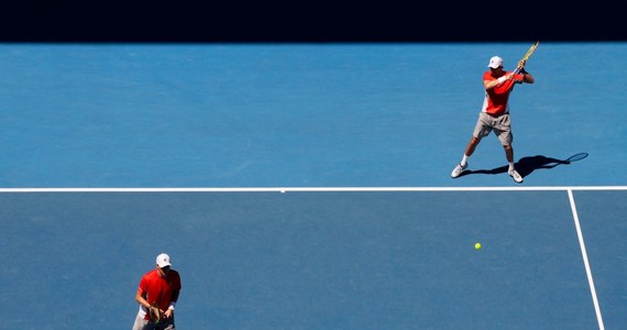 Bracia Bob i Mike Bryanowie ustanowili deblowy rekord wszech czasów, odnosząc 13. wspólne zwycięstwo w Wielkim Szlemie. Amerykańscy tenisiści, najwyżej rozstawieni w turnieju, wygrali Australian Open na twardych kortach w Melbourne Park.