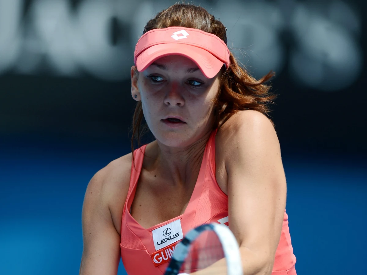 "To był dobry mecz, choć trochę szkoda, bo Na Li grała jednak lepiej od Azarenki i to ona powinna wygrać ten finał. Trochę miała pecha" - powiedziała Agnieszka Radwańska po finale wielkoszlemowego turnieju Australian Open.  Białorusinka Wiktoria Azarenka pokonała na twardych kortach w Melbourne Chinkę Na Li 4:6, 6:4, 6:3.