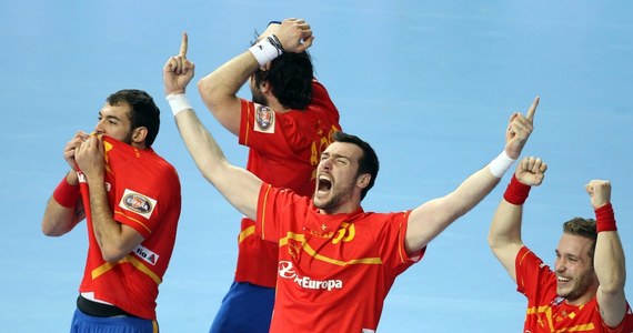 Hiszpania pokonała w Barcelonie Danię 35:19 (18:10) w finale mistrzostw świata piłkarzy ręcznych. To drugi w historii złoty medal czempionatu globu gospodarzy tegorocznej imprezy. Przed dwoma laty sięgnęli po brąz.