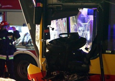 Warszawa: Autobus miejski uderzył w latarnię. 14 pasażerów zostało rannych