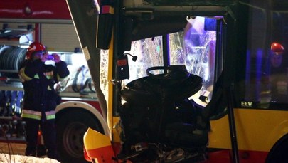 Warszawa: Autobus miejski uderzył w latarnię. 14 pasażerów zostało rannych