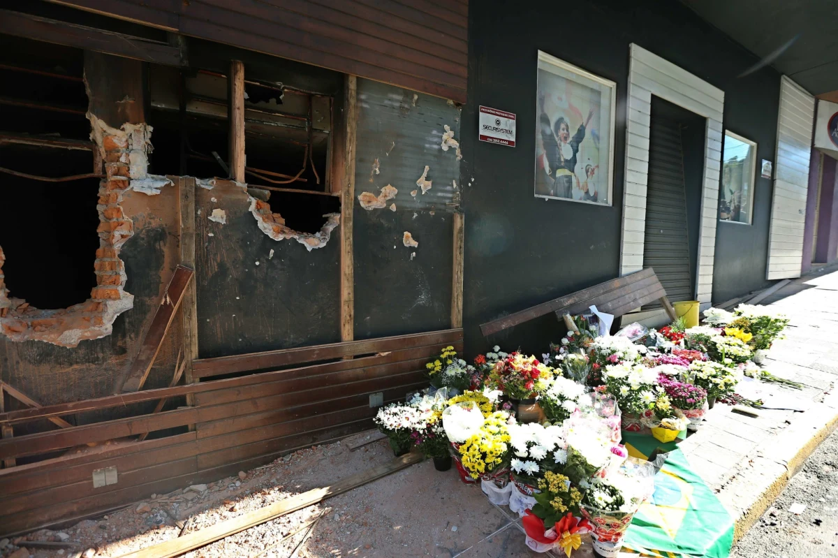 Seria zaniedbań i błędów była powodem tragicznego pożaru w klubie nocnym "Kiss" w Santa Maria, na południu Brazylii. Według policji i świadków w lokalu nie było alarmu, systemów gaśniczych, wyjść awaryjnych, co więcej - nie zadziałały ręczne gaśnice. W pożarze zginęło 231 osób, ponad 100 zostało rannych.