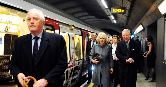 Brytyjski następca tronu książę Karol przejechał się metrem. Nie byłoby może w tym nic dziwnego, gdyby nie fakt, że ostatnio zrobił to 27 lat temu. 