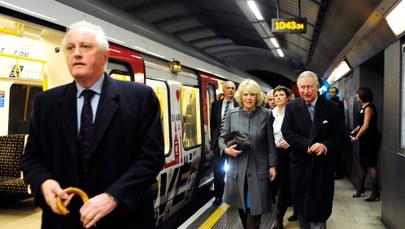 Książę Karol pojechał londyńskim metrem. Po... 27 latach