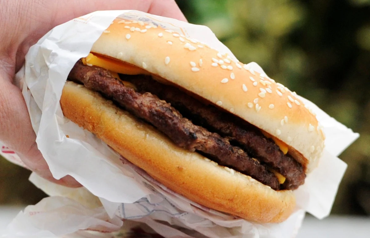 Żadne próbki pobrane z pięciu polskich ubojni, które wysyłały mięso do Irlandii, nie wykazały końskiego DNA - poinformował wiceszef Inspekcji Weterynaryjnej Jarosław Naze. Dodał, że sprawdzana jest jeszcze jedna ubojnia. Wyniki kontroli będą znane w poniedziałek. 