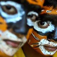 Uczniowie z indyjskiego Bangalore biorący udział w akcji "Uratuj tygrysy" [PAP/EPA/JAGADEESH] 
