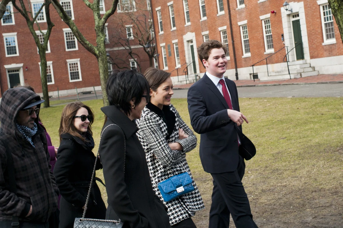 Co najmniej 60 studentów prestiżowego amerykańskiego Uniwersytetu Harvarda zostało zawieszonych. Jak podały władze uczelni, zostali przyłapani na oszukiwaniu przy egzaminach końcowych.