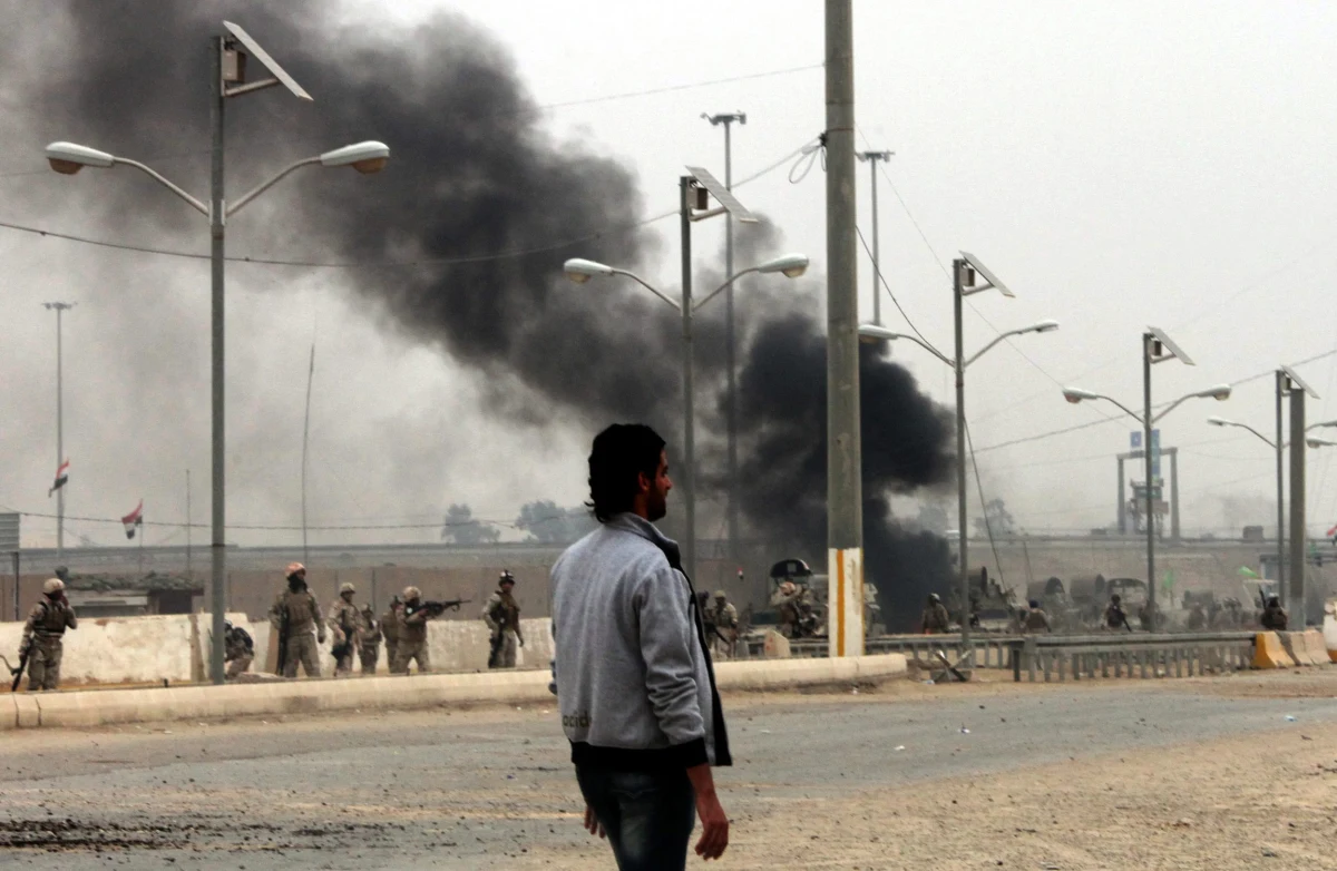 Zamachowcy przebrani w mundury policyjne zaatakowali kwaterę główną policji w Kirkuku na północy Iraku. Pierwsze doniesienia o zabitych są niejednoznaczne: różne źródła mówią o co najmniej 15 lub nawet ponad 30 ofiarach śmiertelnych.