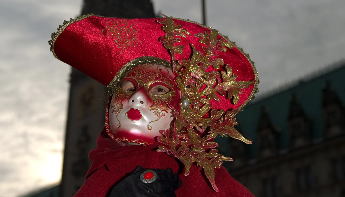 70 tysięcy ludzi uczestniczyło w Wenecji w uroczystej inauguracji tegorocznego karnawału. Otworzył go tradycyjny "Lot Anioła" z dzwonnicy na Placu świętego Marka.