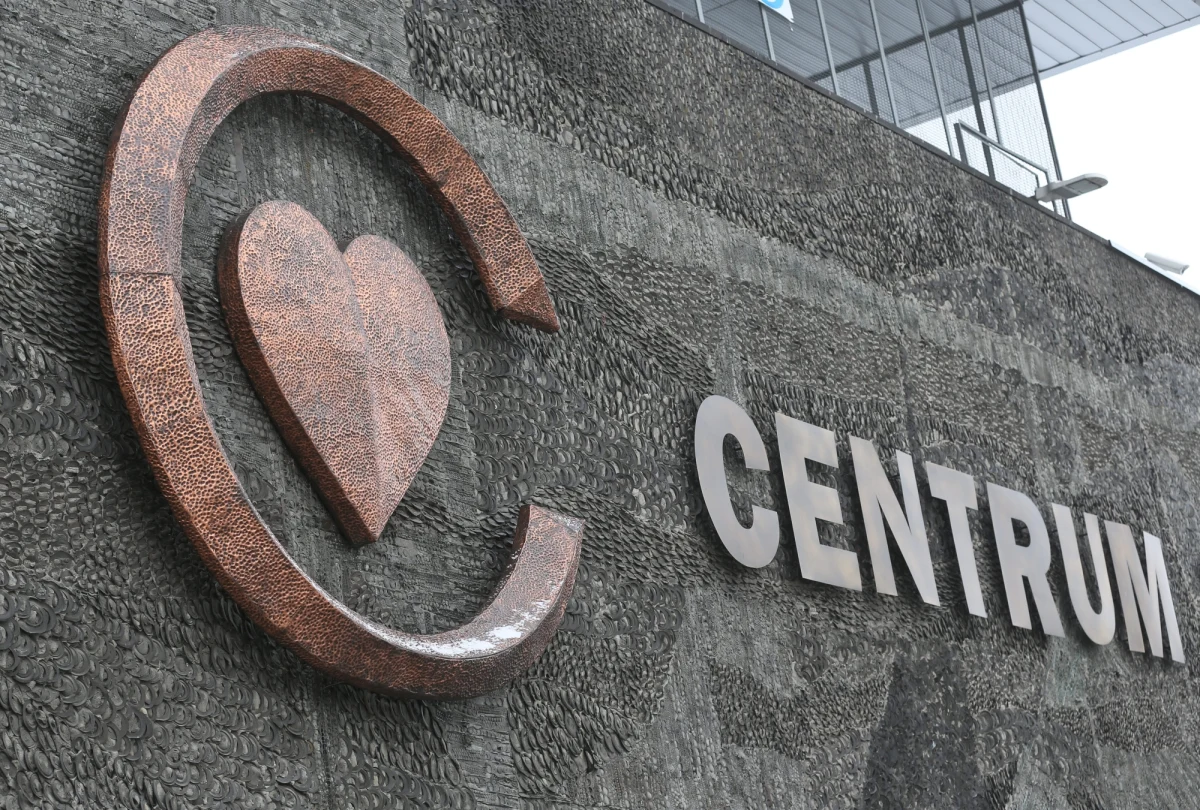 Mamy mniej osób zatrudnionych na etacie, a średnia pensja jest niższa - przekonuje Centrum Zdrowia Dziecka, które pisze erratę do ministerialnego raportu na swój temat. Szpital krok po kroku wykazuje nieścisłości i błędne dane zawarte w raporcie przygotowanym dla ministra Arłukowicza.