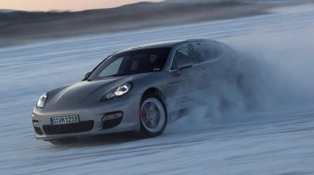 W jednym z najpiękniejszych zakątków Skandynawii, w Ivalo na północy Finlandii organizowane jest Porsche Driving Experience. Pod okiem profesjonalnych instruktorów Porsche, ma się niepowtarzalną możliwość przetestowania najnowszych technologii zastosowanych samochodach tego niemieckiego koncernu.


Szczegóły na www.moto.interia.pl: WEJDŹ TUTAJ!