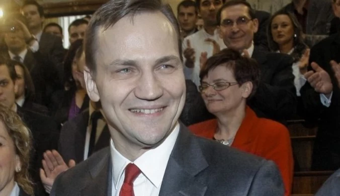 Sikorski udowadnia, że zrzekł się obywatelstwa