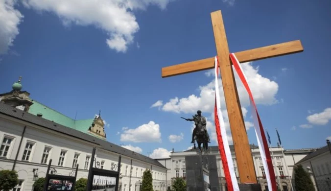 PiS ma nadzieję, że krzyż powróci przed Pałac