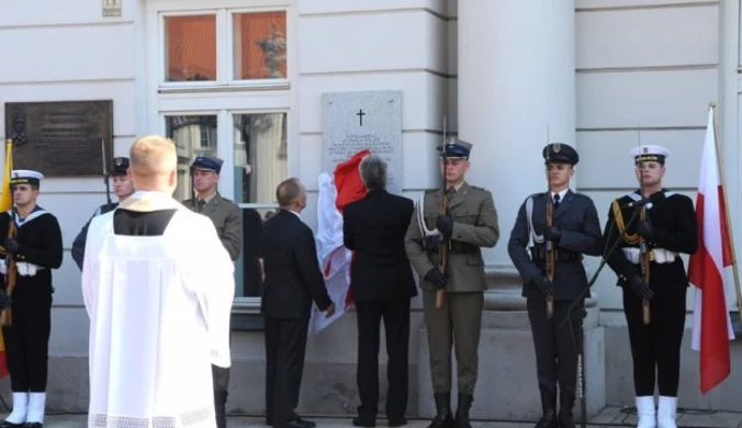 Zgoda, szybki montaż i odsłonięcie. "Hańba!"