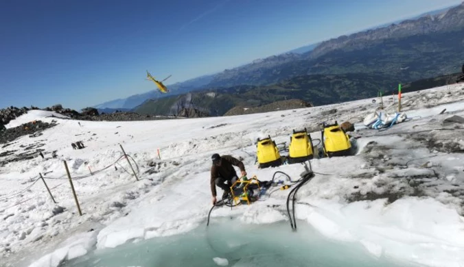 Francja: Wypompują wodę spod alpejskiego lodowca