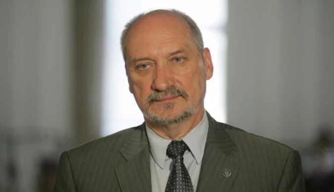 Macierewicz: Winni kontrolerzy w Smoleńsku