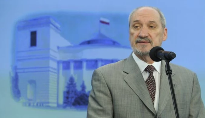 Macierewicz: Przesłuchać Nałęcza i Niesiołowskiego