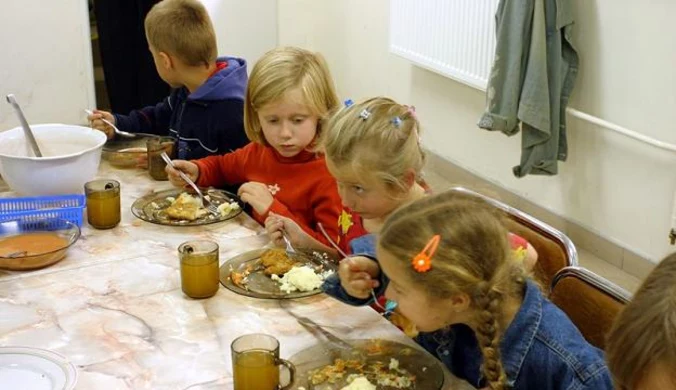 Biedny obiad wiejskich dzieci