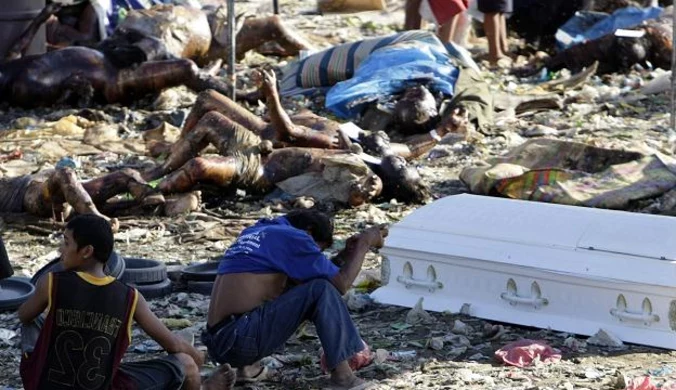 Filipiny: Ponad 900 ofiar powodzi