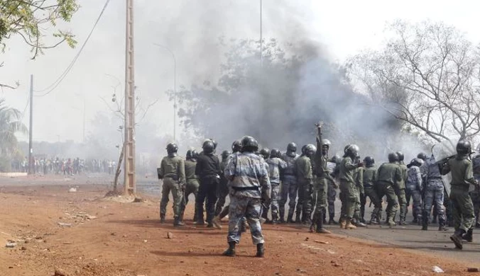 Mali: Otoczono pałac prezydencki. Słychać strzały