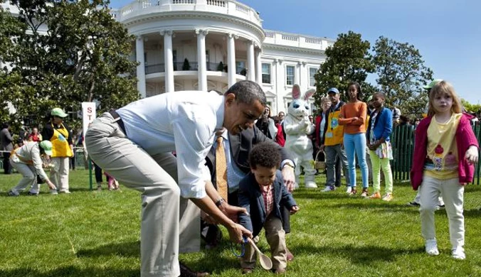 Obama z rodziną na zabawie toczenia jajek w Białym Domu