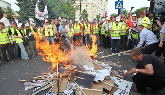 Policja bada okoliczności piątkowych wydarzeń wokół Sejmu