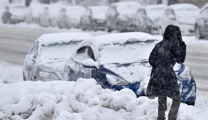 Śnieg zasypał Kijów. Władze ogłosiły stan klęski