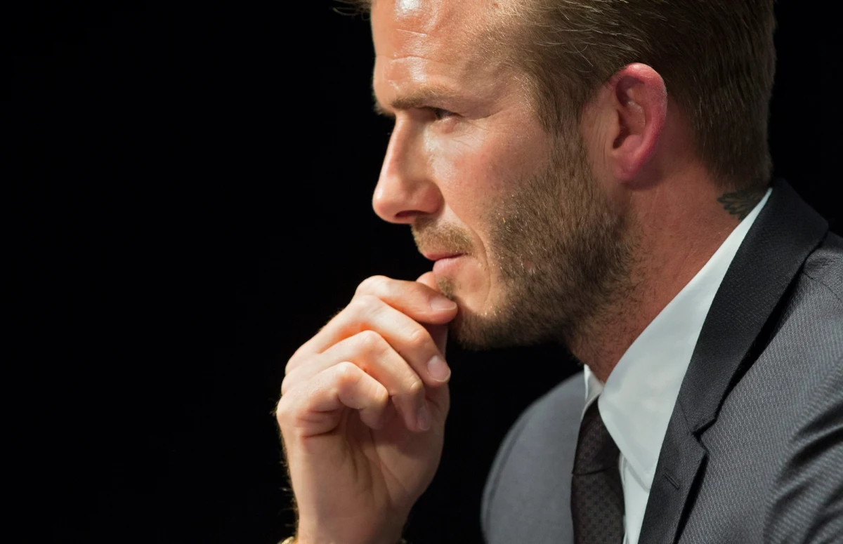 Nowy gwiazdor paryskiego klubu piłkarskiego Paris Saint-Germain – brytyjski milioner David Beckham - nie zapłaci ani grosza podatków we Francji – twierdzą nadsekwańskie media. Według nich, właśnie dlatego podpisał kontrakt tylko na pięć miesięcy.