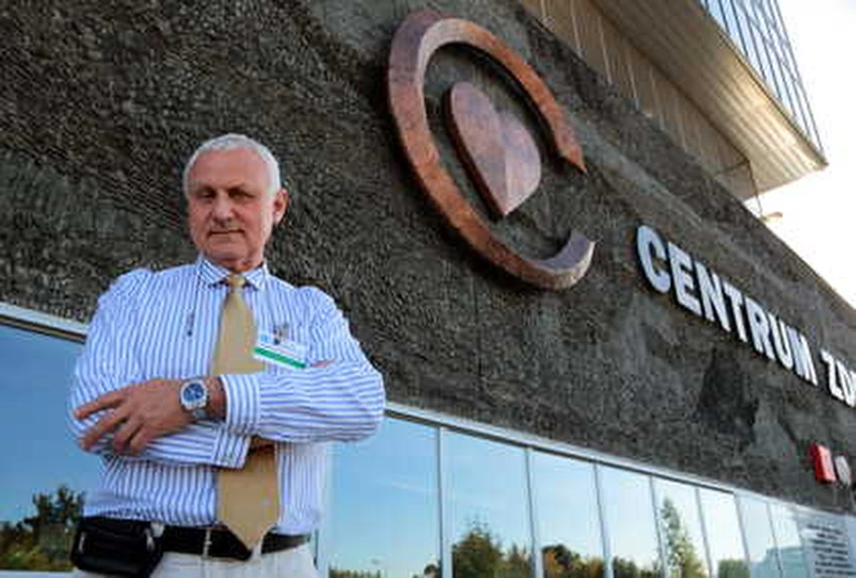 "Jestem trochę rozżalony, bo temu miejscu poświęciłem bardzo dużo serca" - mówi w rozmowie z dziennikarzem RMF FM Mariuszem Piekarskim odwołany dyrektor Centrum Zdrowia Dziecka w Warszawie. Jak dodaje, stwierdzenie, ekspertów Ministerstwa Zdrowia, że placówka którą kierował leczy jak każdy powiatowy szpital jest obrzydliwe i poniżej jego godności. 