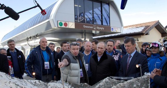 Do rozpoczęcia 22. Zimowych Igrzysk Olimpijskich w Soczi pozostaje rok. Komitet Organizacyjny zapewnia, że przygotowania do imprezy przebiegają zgodnie z harmonogramem. Na obiektach sportowych trwają ostatnie prace wykończeniowe. Opóźniona jest jedynie budowa stadionu miejskiego, na którym odbędą się ceremonie otwarcia i zamknięcia igrzysk. 