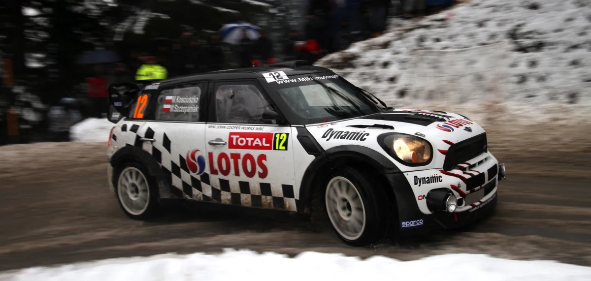 Dziewięciokrotny mistrz świata Sebastian Loeb ruszy z numerem 1 na trasę Rajdu Szwecji. Na liście startowej znajduje się trzech polskich kierowców - wśród nich jest Michał Kościuszko, który znów pojawi się w Mini WRC. Dziś wieczorem pierwszy odcinek specjalny.