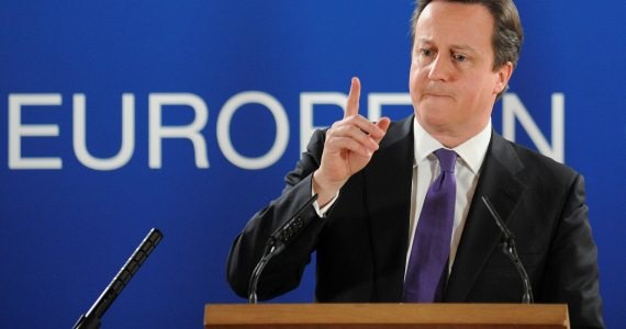 Brytyjski premier David Cameron oraz Wielka Brytania odgrywająca aktywną rolę w Europie to dwaj zwycięzcy zakończonego wczoraj szczytu UE - ocenia brytyjski "Guardian". Gazeta twierdzi, że samo porozumienie w sprawie nowego budżetu Wspólnoty jest rozczarowujące. "Po raz kolejny nie zdołano się uporać z subsydiami na rolnictwo" - podkreśla dziennik.