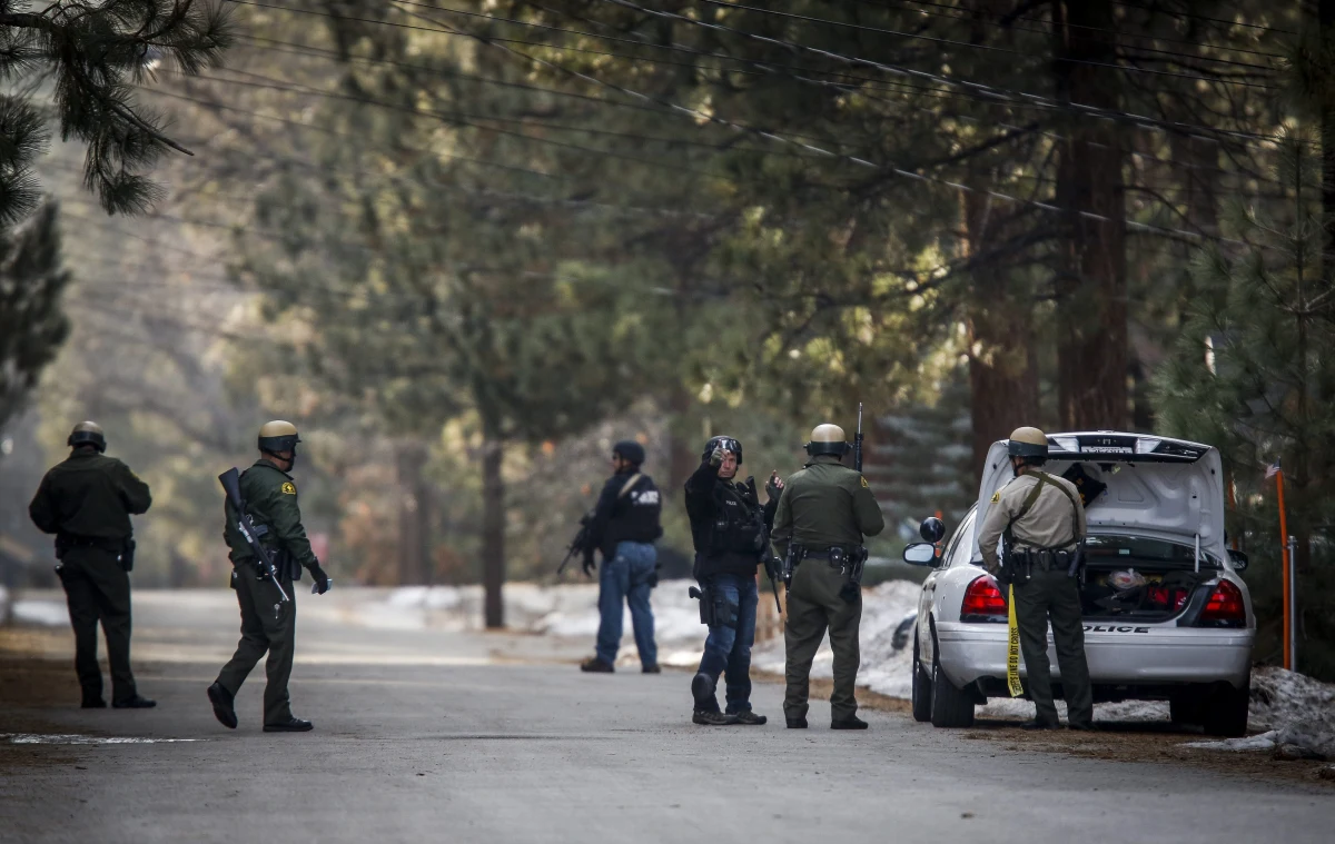 Milion dolarów nagrody zaoferowały amerykańskie władze za informacje, które pomogą w zatrzymaniu byłego policjanta z Los Angeles Christophera Dornera. Mężczyzna jest podejrzewany o zabicie trzech osób. 