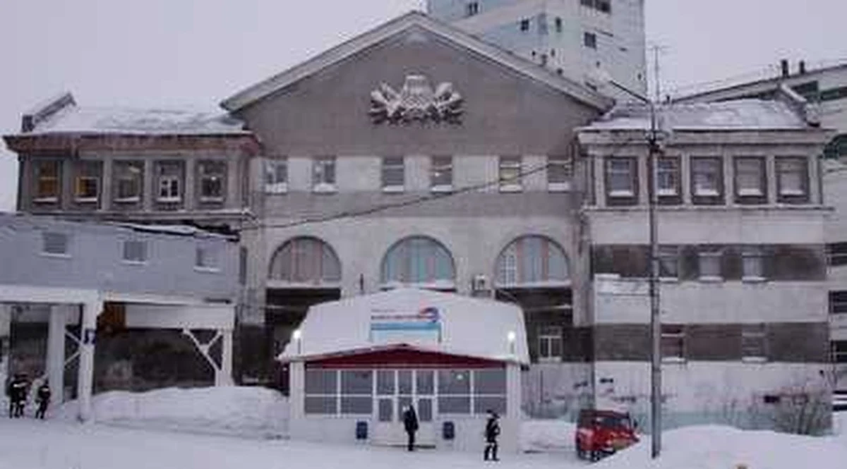 Co najmniej siedmiu górników mogło zostać  uwięzionych pod ziemią w kopalni w Workucie w Republice Komi. Na razie nie ma z nimi kontaktu. W zakładzie doszło do wybuchu metanu. Pierwsze informacje mówiły o 20 uwięzionych mężczyznach. Trwa akcja ratunkowa. Zagraniczne agencje informują o dziesięciu ofiarach śmiertelnych.  