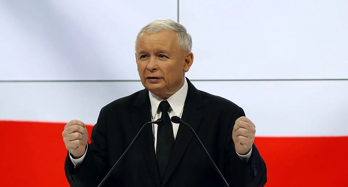 Prezes PiS Jarosław Kaczyński wraz z posłami klubu złożył u marszałek Sejmu Ewy Kopacz wniosek o konstruktywne wotum nieufności wobec rządu Donalda Tuska. Kandydatem PiS na premiera jest prof. Piotr Gliński.