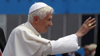 Benedykt XVI - papież skromnego uśmiechu i cichych gestów