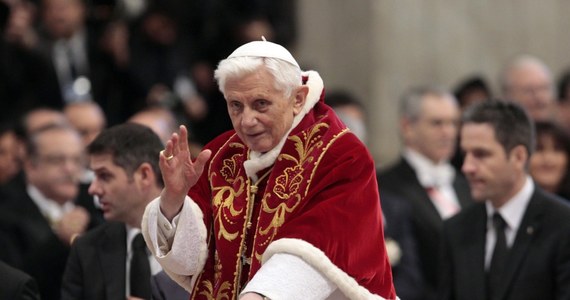 Niespełna trzy miesiące temu Benedykt XVI przeszedł zabieg kardiologiczny w szpitalu w Rzymie - ujawnia włoski dziennik "Il Sole- 24". Gazeta podkreśla, że operacji dokonano w absolutnej tajemnicy.