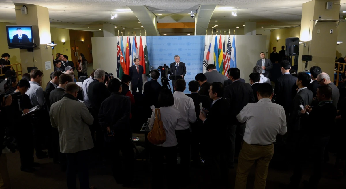 Rada Bezpieczeństwa ONZ zdecydowanie potępiła Koreę Północną za przeprowadzenie trzeciej już próby nuklearnej. Zapowiedziała także podjęcie działań w związku z "poważnym naruszeniem" przez władze w Phenianie rezolucji Rady. Podkreślono, że północnokoreańska próba nuklearna stanowi "wyraźne zagrożenie dla międzynarodowego pokoju i bezpieczeństwa".