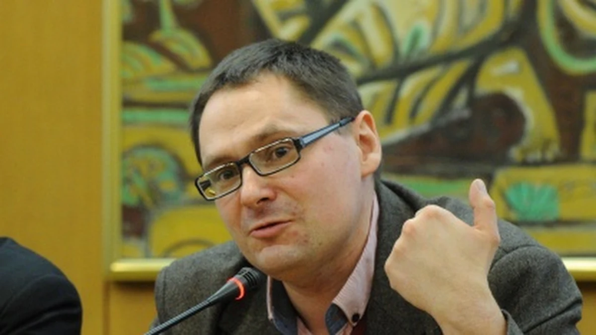 Decyzja papieża Benedykta XVI była dla mnie, jak zapewne dla wielu katolików na świecie, szokująca. Nie spodziewałem się, że Ojciec Święty może - sięgając do tradycji sprzed kilkuset lat - abdykować. I choć po ludzku nadal nie rozumiem tego, co się stało, wierzę, że Benedykt XVI głęboko przemodlił sprawę i podjął najlepszą, z punktu widzenia aktualnej sytuacji Kościoła, decyzję.