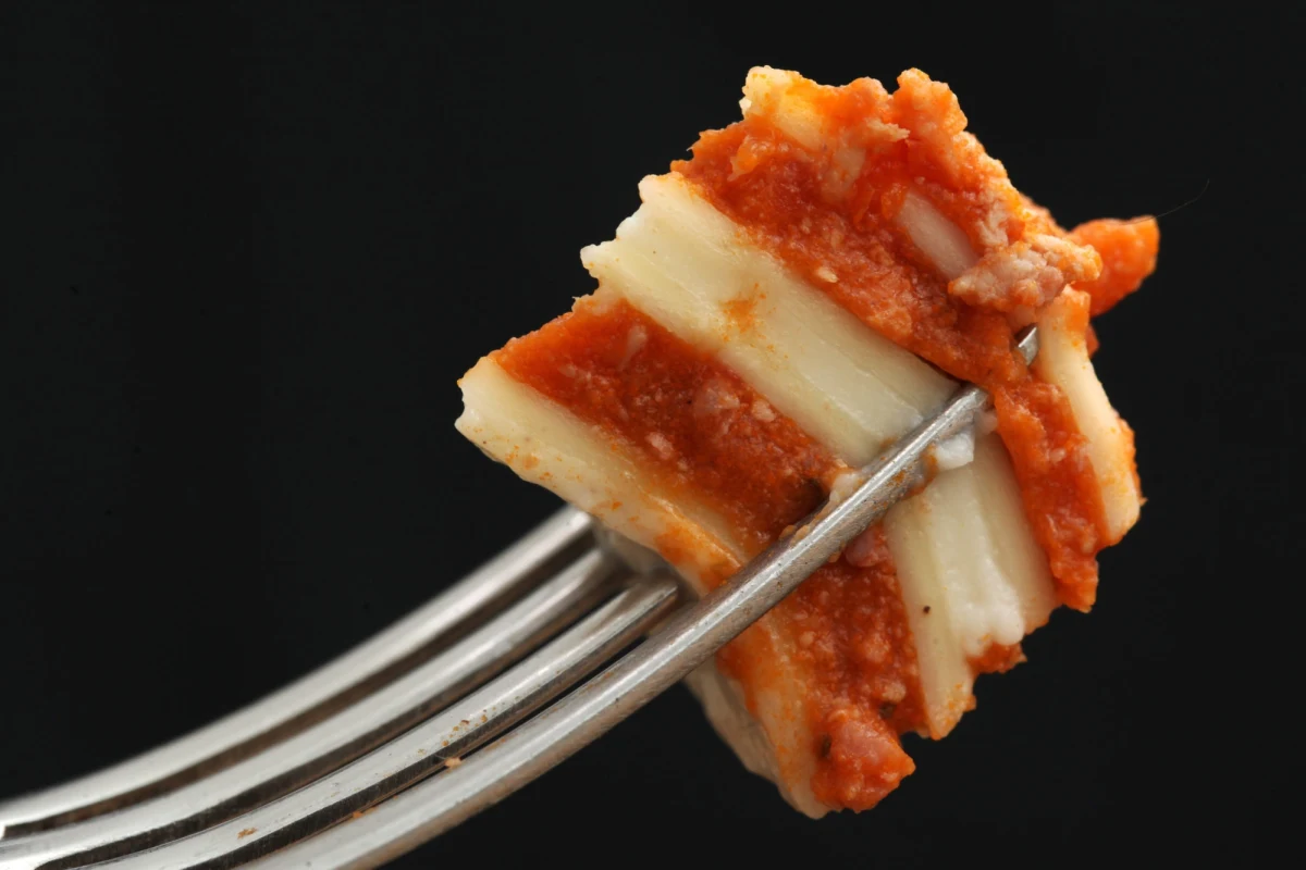 Skandal z koniną deklarowaną jako wołowina dotarł do Niemiec. Jedna z dużych sieci handlowych wycofała z rynku mrożone lasagne w związku z wykryciem w pojedynczych próbkach tej potrawy koniny. Wcześniej mylne etykiety pojawiły się w Wielkiej Brytanii i Francji.