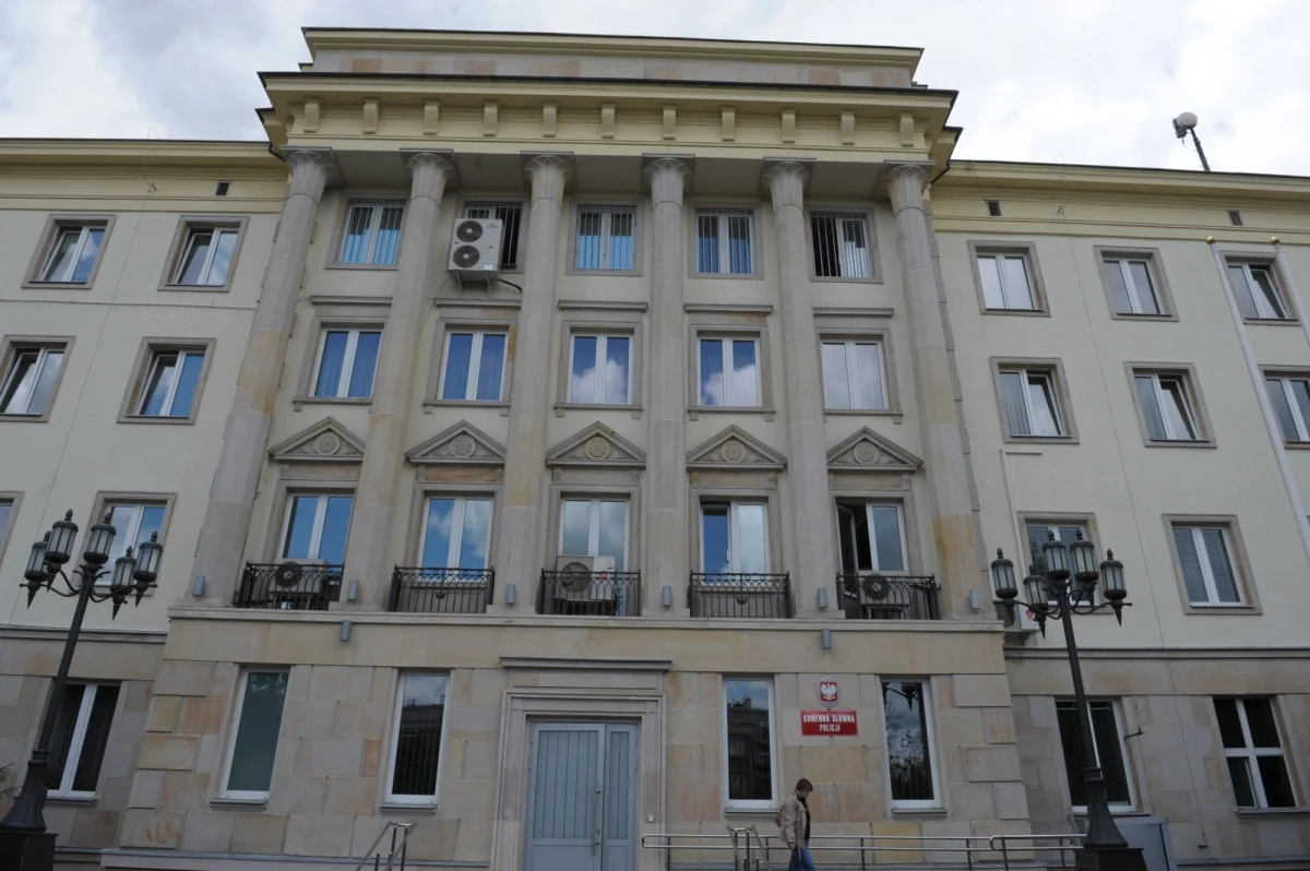 Zatrzymano czterech przedsiębiorców podejrzanych o zmowę cenową przy przetargu na bezprzewodowe czytniki linii papilarnych dla Komendy Głównej Policji - dowiedział się reporter RMF FM Krzysztof Zasada. Wszyscy usłyszeli już zarzuty.