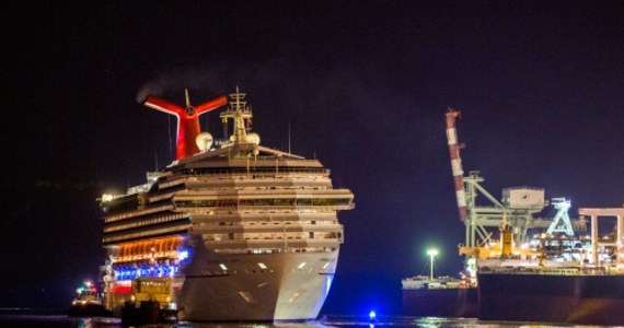 Uszkodzony wycieczkowiec Carnival Triumph z 4200 osobami na pokładzie został odholowany do portu w Mobile, w stanie Alabama. Jednostka miała problemy na wodach Zatoki Meksykańskiej. Po pożarze w maszynowni na statku nie było prądu, nie działał także system wodno-kanalizacyjny.