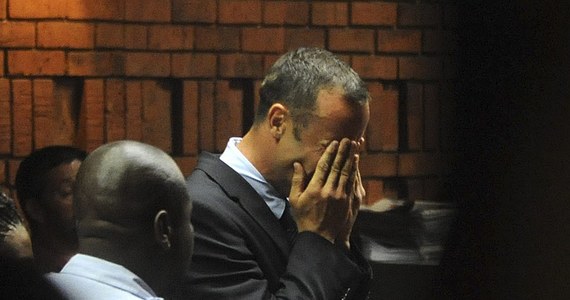 Południowoafrykański lekkoatleta Oscar Pistorius stanął przed sądem w Pretorii. Prokurator oskarżył go o morderstwo z premedytacją swojej dziewczyny. Po kilku godzinach posiedzenie zostało przerwane i odroczone. Prokurator potrzebuje czasu, by przygotować oskarżenie.