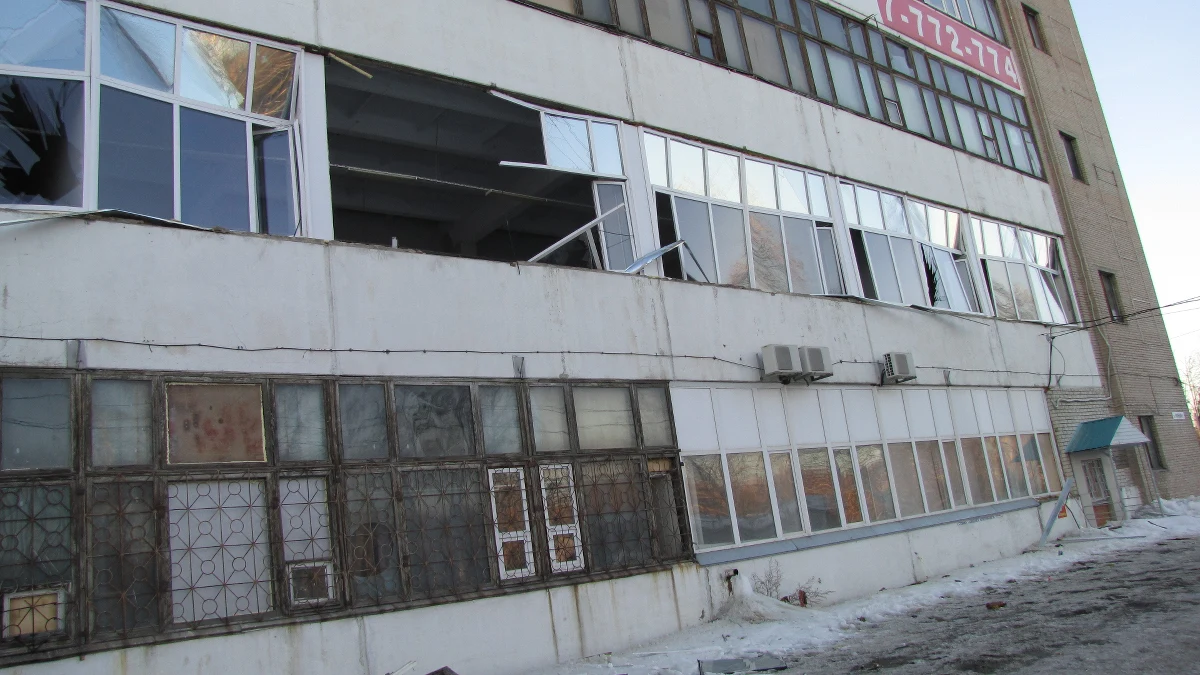 "Naukowcy od dawna mówią o niebezpieczeństwie z kosmosu, a my w Rosji jesteśmy bezbronni" - mówią mieszkańcy Czelabińska, gdzie eksplozja meteorytu spowodowała ogromne zniszczenia. Podkreślają jednocześnie, że śledzeniem i monitorowaniem podobnych zjawisk już dawno powinny zająć się władze.