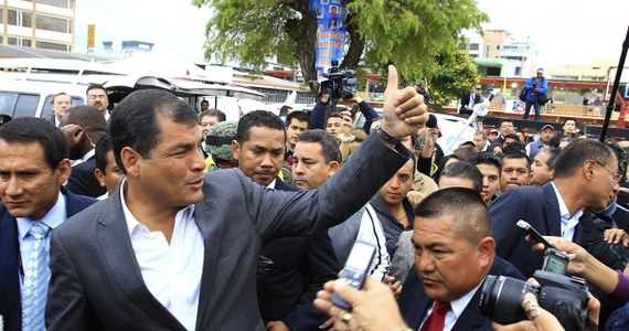 Urzędujący prezydent Ekwadoru Raffael Correa ponownie wygrał wybory prezydenckie w tym kraju. Wyniki sondaży exit-polls ogłosiła tuż po zamknięciu lokali wyborczych ekwadorska telewizja państwowa.