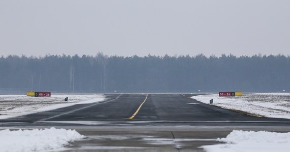 Są nowe pęknięcia na lotnisku w Modlinie. Jak dowiedział się reporter RMF FM Piotr Glinkowski, tym razem popękał beton na drogach kołowania. W związku z podobnymi złuszczeniami pasa startowego port jest zamknięty od drugiej połowy grudnia.