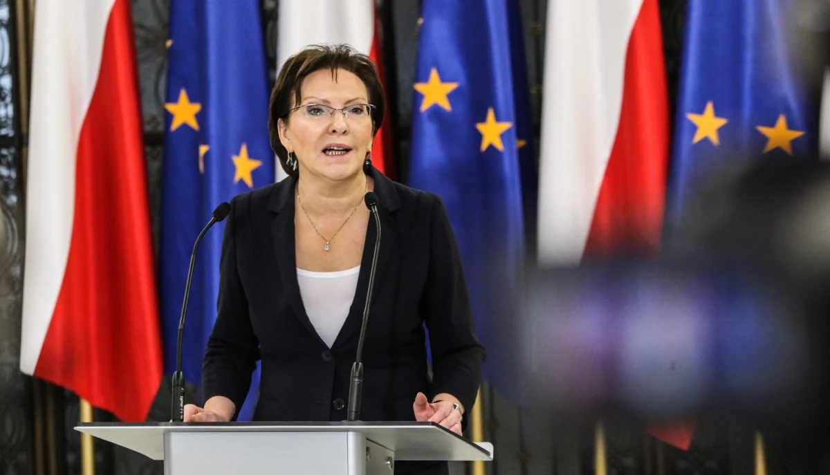 "Wysoko oceniam pracę Kancelarii Sejmu" - oświadczyła marszałek Ewa Kopacz. W ten sposób skomentowała fakt przyznania kilkunastu osobom prawie miliona złotych nagród za ubiegły rok. "Nagrody dla kierownictwa Kancelarii Sejmu nie są tajne i są przyznawane zgodnie z prawem. Fundusz nagród jest rzeczą legalną i oczywistą" - zapewniła Kopacz. 
