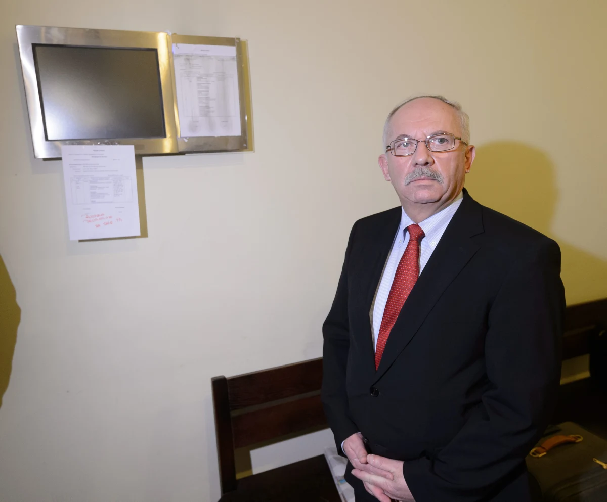 Ośmiu lat więzienia i w sumie 480 tysięcy złotych grzywien domaga się prokuratura dla Henryka Stokłosy. Były senator jest oskarżony łącznie o 21 przestępstw. W procesie, który toczy się przed Sądem Apelacyjnym w Poznaniu, rozpoczęły się mowy końcowe.