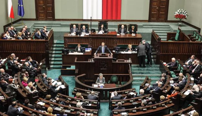 Sejm przyjął projekt ustawy zezwalającej na ratyfikację unijnego paktu fiskalnego