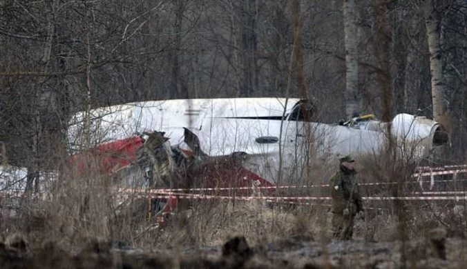 "Fakt": Awaria silników w Tu-154. Przed uderzeniem w brzozę